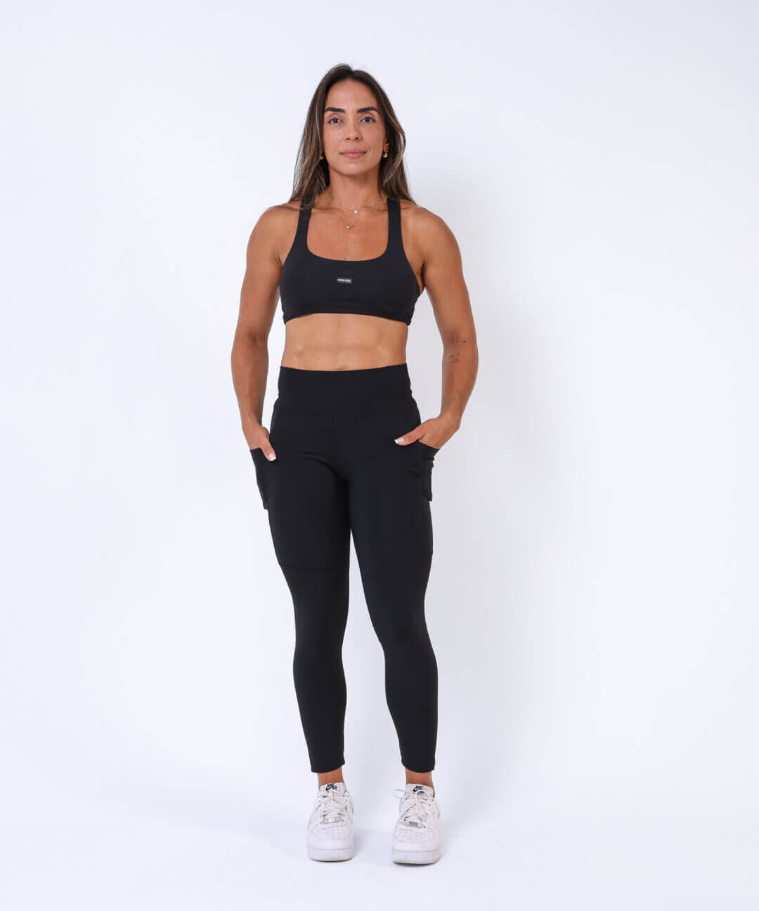 CALÇA COM BOLSO PRETO