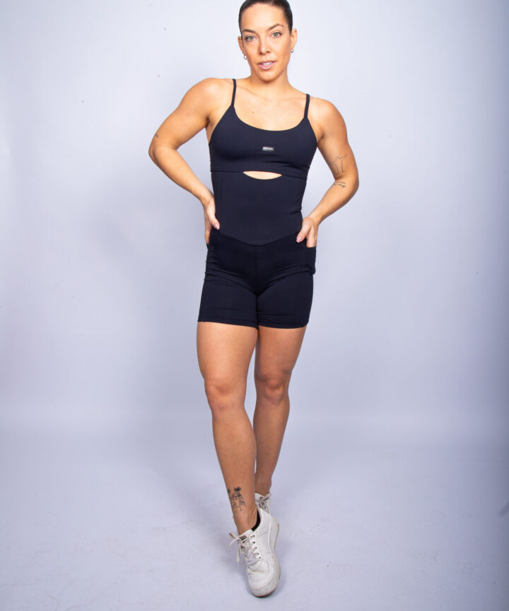 MACAQUINHO COM BOLSO PRETO